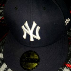 NY new era hat. Black and 7-5/8size
